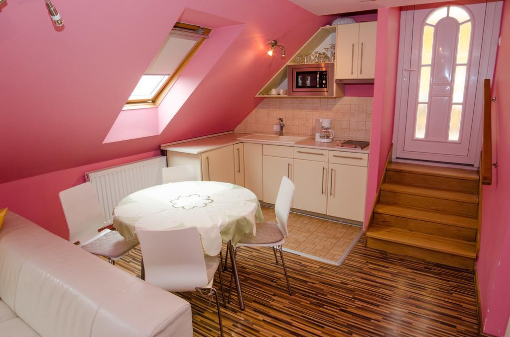 Kaman Vendeghaz Apartment Alsópáhok Ruang foto