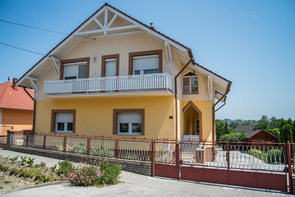 Kaman Vendeghaz Apartment Alsópáhok Ruang foto